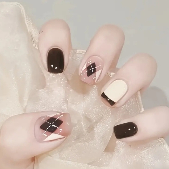 24 Pieces Fake Press On Nails - Picture 1 of 6